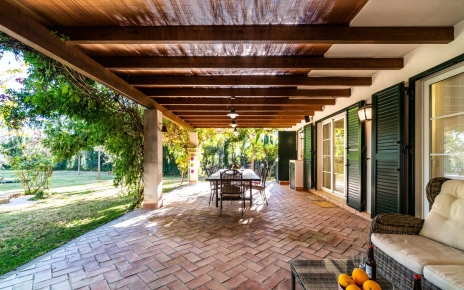 Junto a la cocina también hay zonas amuebladas